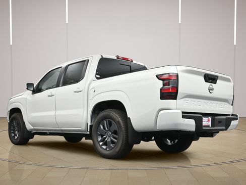 Certified 2025 Nissan Frontier SV w/ SV Convenience Package RWD image 27