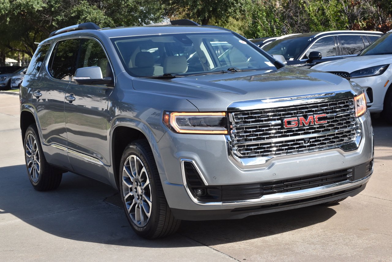 Used 2023 GMC Acadia Denali w/ Denali Technology Package FWD image 4