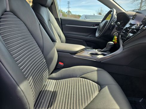 Used 2024 Toyota Camry SE image 10