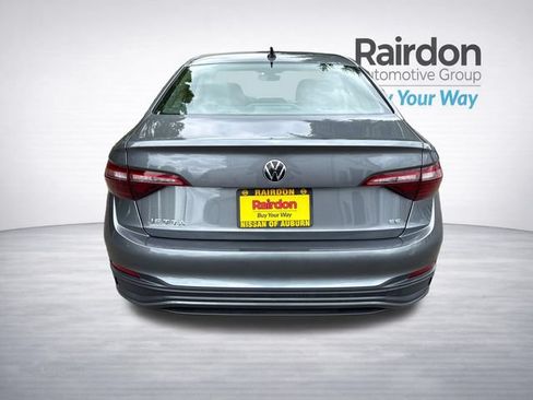 Used 2024 Volkswagen Jetta SE FWD image 6