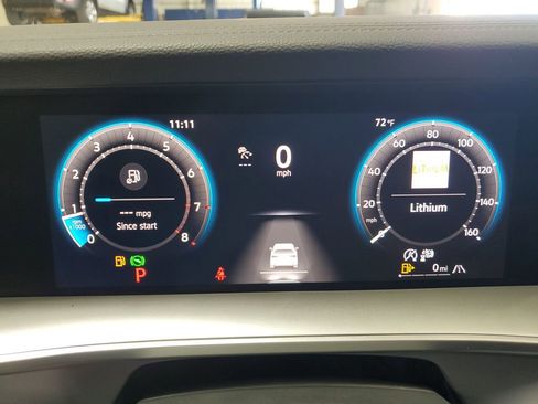 New 2025 Volkswagen Tiguan SE image 18