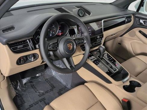 New 2026 Porsche Macan image 4