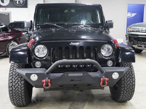 Used 2015 Jeep Wrangler Unlimited Sahara w/ Dual Top Group AWD/4WD image 8