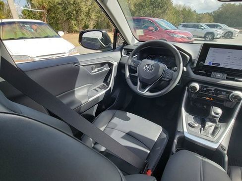 Used 2025 Toyota RAV4 XLE Premium image 7