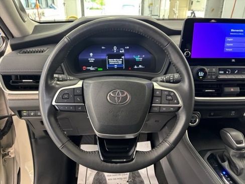 Used 2024 Toyota Grand Highlander AWD Hybrid image 13