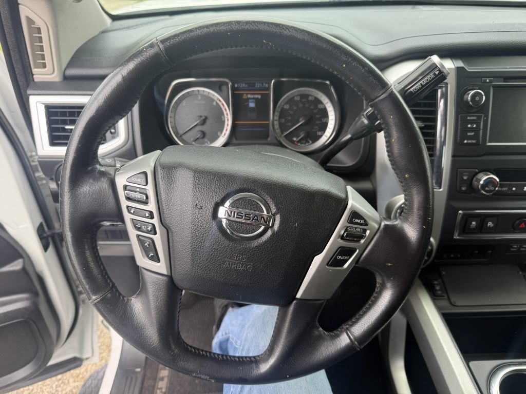 Used 2019 Nissan Titan SV w/ SV Convenience Package AWD/4WD image 9