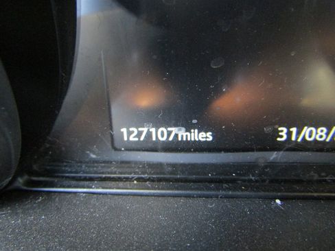 Used 2018 Jaguar XE image 6