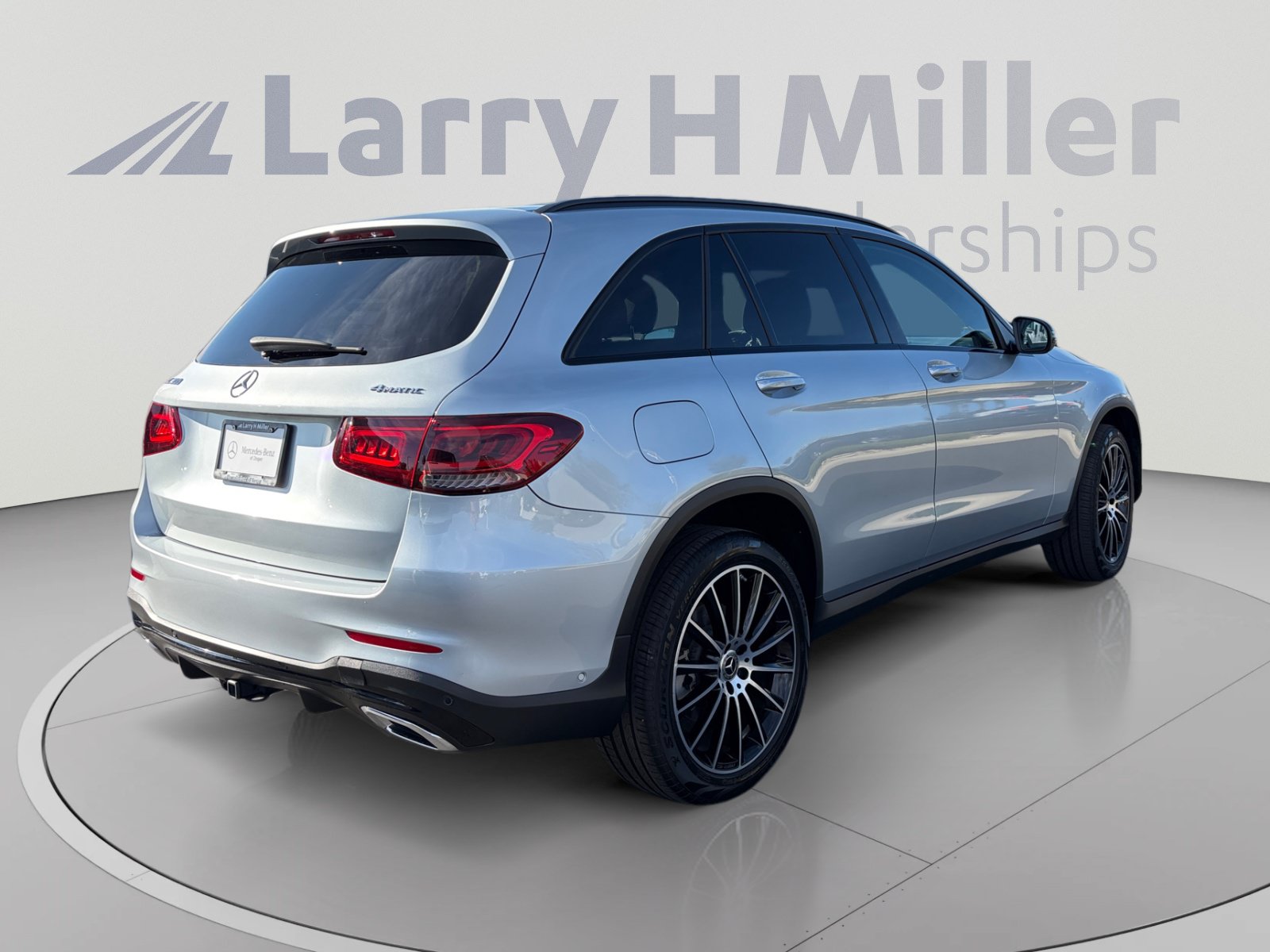Used 2021 Mercedes-Benz GLC 300 4MATIC image 5