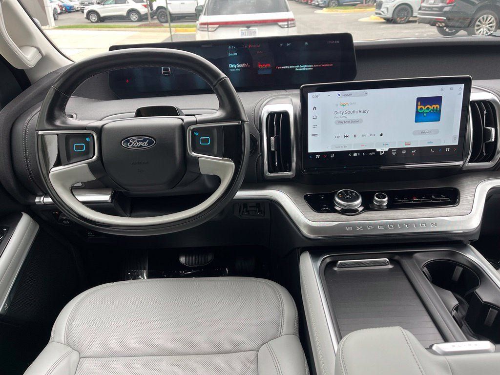 Used 2025 Ford Expedition Max Platinum w/ Driver's Package AWD/4WD image 17