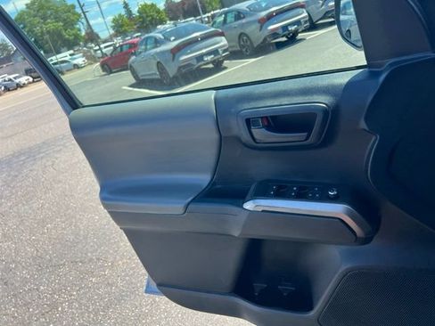Used 2017 Toyota Tacoma SR5 w/ Tow Package AWD/4WD image 16