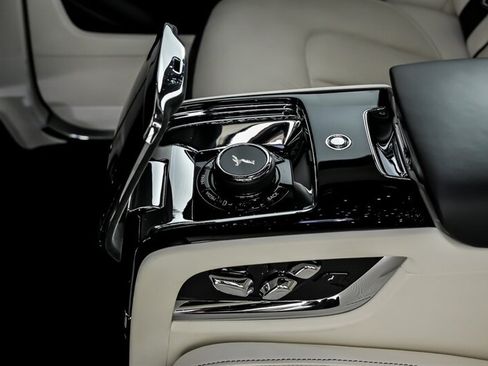 Used 2021 Rolls-Royce Cullinan AWD/4WD image 25