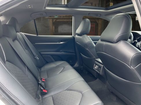 Used 2019 Toyota Camry XSE w/ Navigation Package FWD image 18