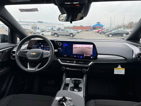 New 2026 Chevrolet Equinox EV LT image 9