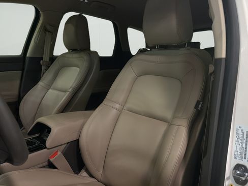 Used 2024 Lincoln Corsair FWD image 9
