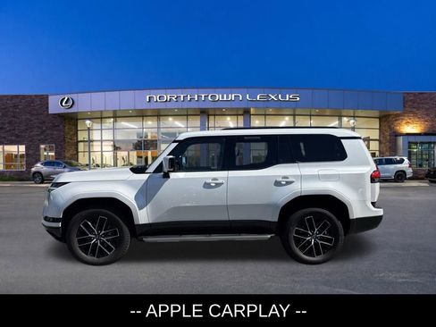 Used 2024 Lexus GX 550 w/ Accessory Package (2T) AWD/4WD image 2