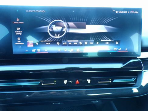 Certified 2025 BMW 530i xDrive w/ Premium Package image 18