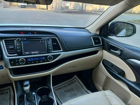 Used 2018 Toyota Highlander XLE image 23