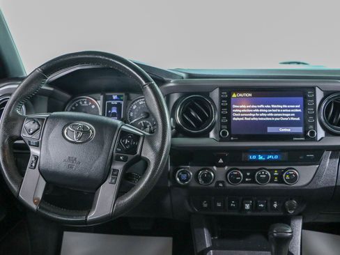 Used 2022 Toyota Tacoma TRD Sport w/ Technology Package AWD/4WD image 18
