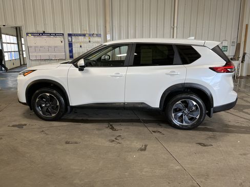 Used 2025 Nissan Rogue SV image 8