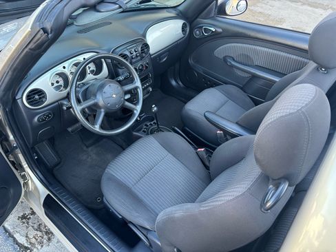Used 2005 Chrysler PT Cruiser Convertible image 19
