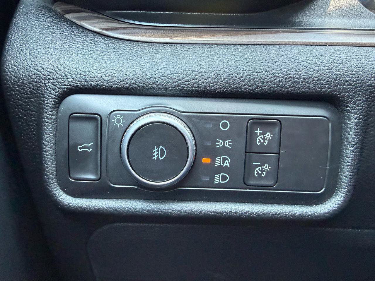 Used 2020 Ford Explorer Limited RWD image 30