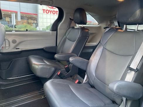 Used 2021 Toyota Sienna LE image 11