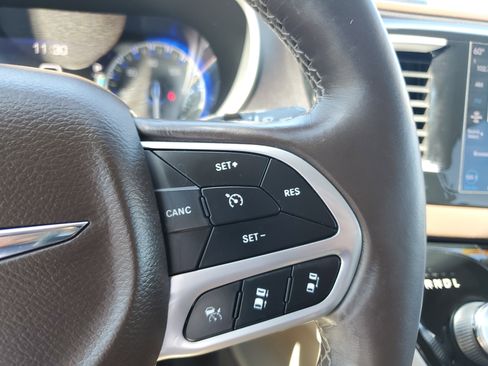 Used 2020 Chrysler Pacifica Touring-L w/ Advanced Safetytec Group FWD image 20