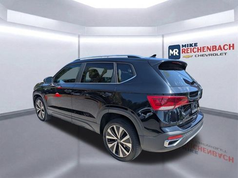Used 2023 Volkswagen Taos SE FWD image 6