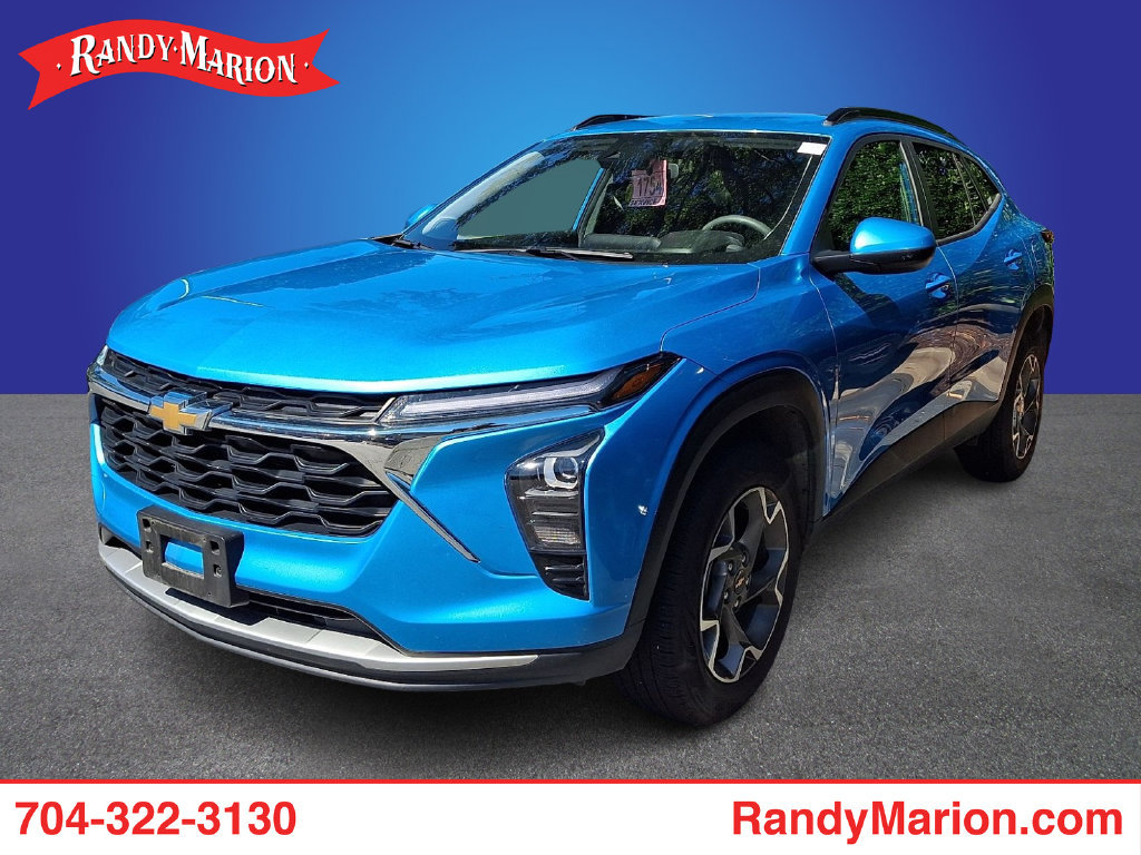 Used 2025 Chevrolet Trax LT FWD image 1