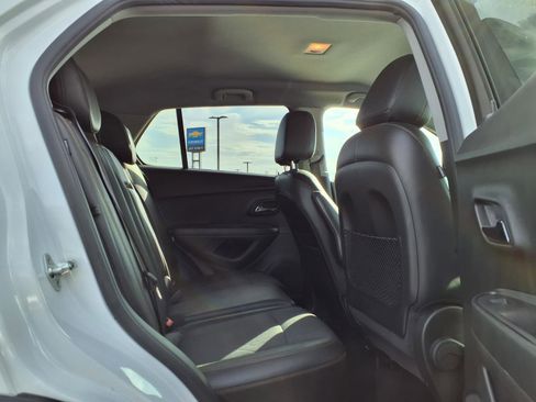 Used 2020 Chevrolet Trax LT w/ LT Convenience Package image 21
