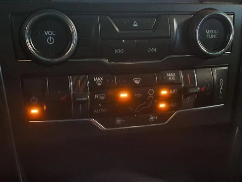 Used 2018 Ford Explorer XLT w/ Equipment Group 202A AWD/4WD image 21