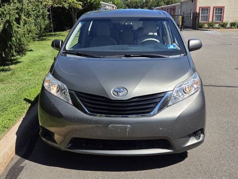 Used 2011 Toyota Sienna LE FWD image 4