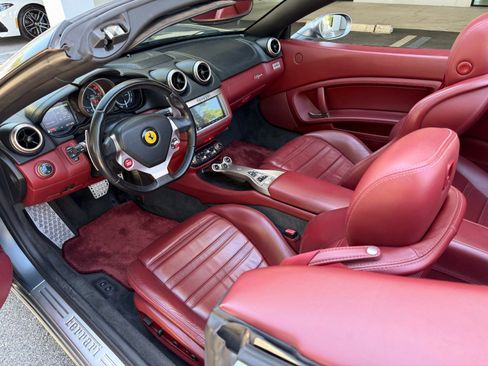Used 2010 Ferrari California RWD image 31