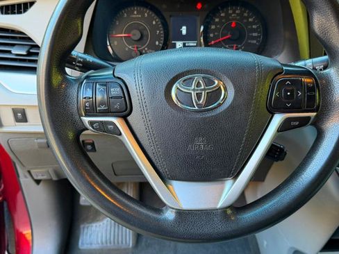 Used 2016 Toyota Sienna LE image 29