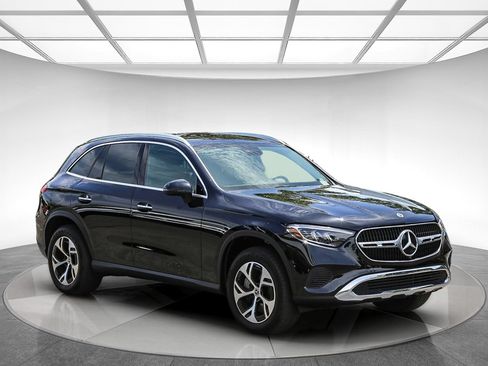 Certified 2025 Mercedes-Benz GLC 350e 4MATIC image 5