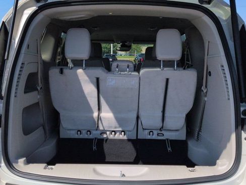 Used 2021 Chrysler Pacifica Touring-L FWD image 16