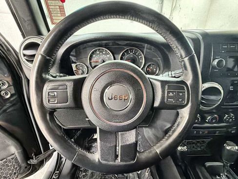 Used 2015 Jeep Wrangler Unlimited Sahara AWD/4WD image 16