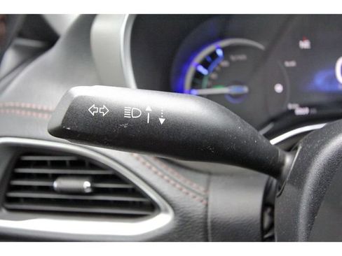 Used 2025 Chrysler Pacifica Pinnacle FWD image 16