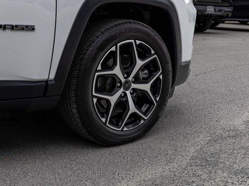 Used 2026 Jeep Compass Limited AWD/4WD image 9