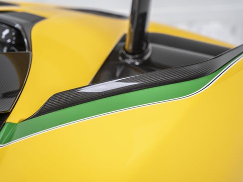 Used 2019 McLaren Senna RWD image 18