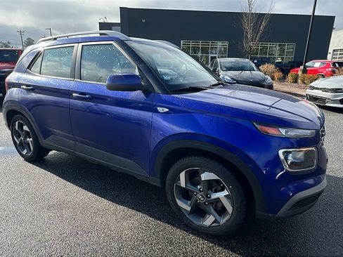 Used 2023 Hyundai Venue SEL image 5