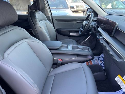 Used 2024 Kia EV9 Light RWD image 8