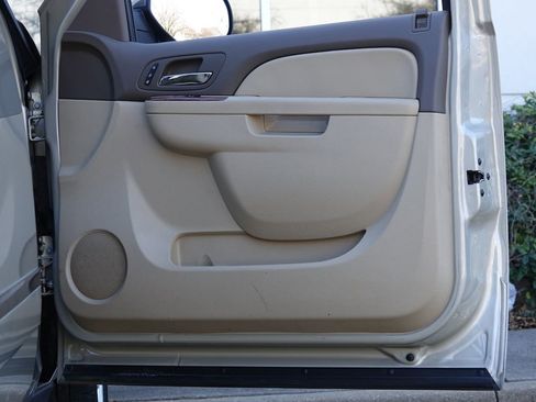 Used 2014 Chevrolet Suburban LTZ image 39