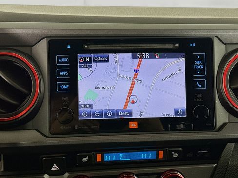 Used 2016 Toyota Tacoma TRD Off-Road image 22