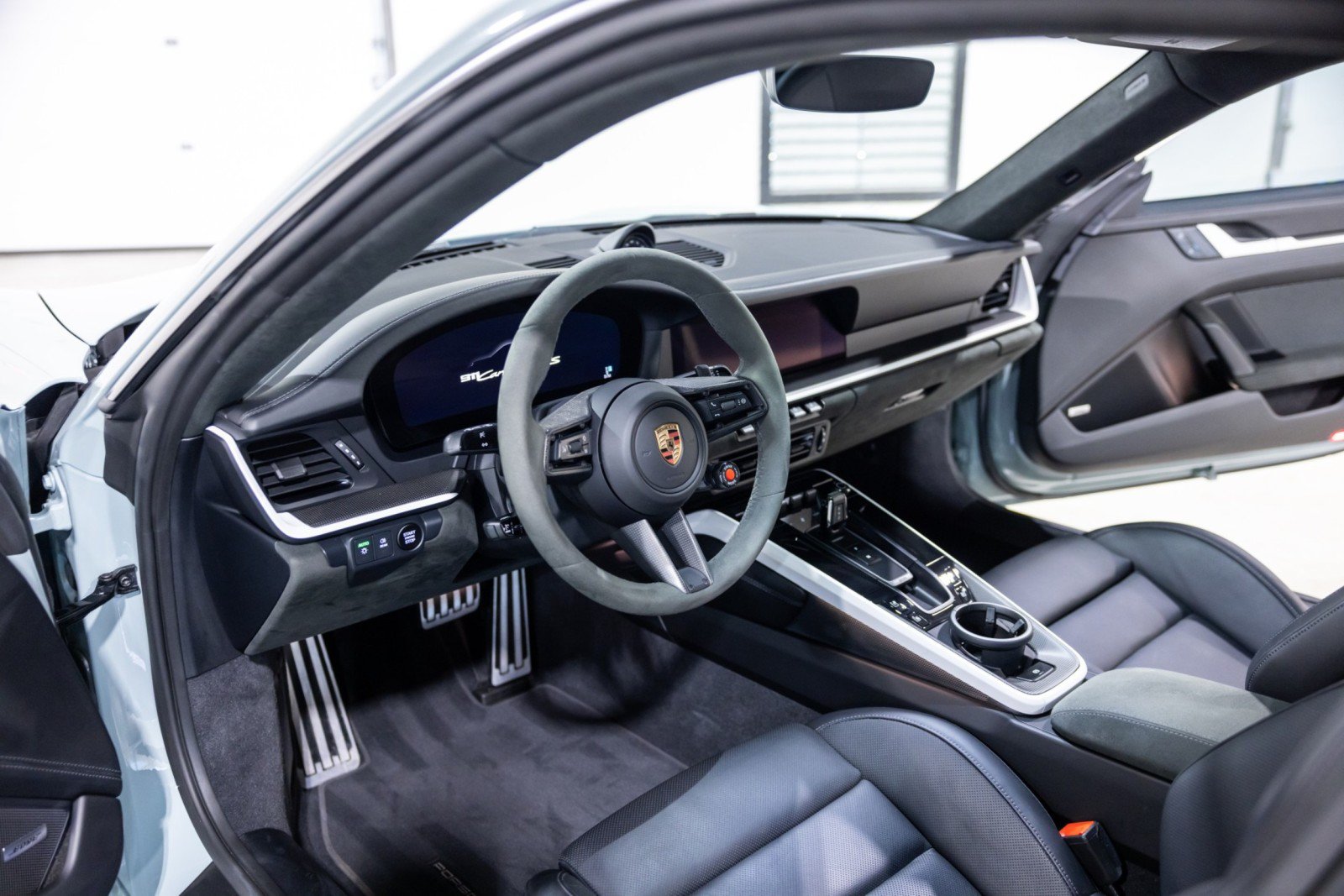 Used 2025 Porsche 911 Carrera GTS RWD image 35