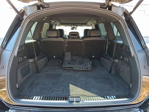 Used 2025 Mercedes-Benz GLS 580 4MATIC image 27