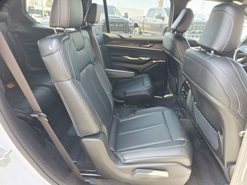 Used 2025 Jeep Grand Cherokee L Limited w/ Luxury Tech Group II AWD/4WD image 17