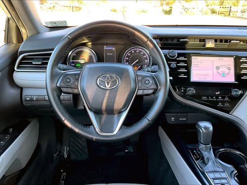 Certified 2019 Toyota Camry SE image 5