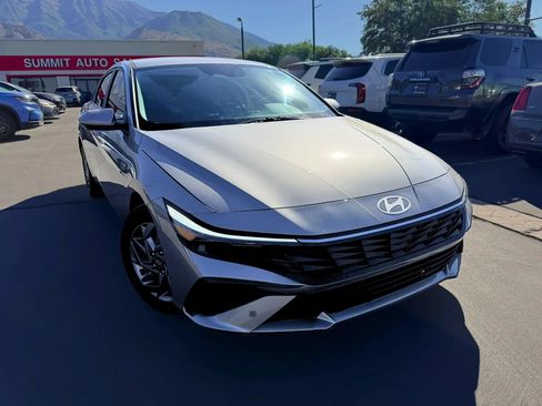 Used 2024 Hyundai Elantra SEL FWD image 2