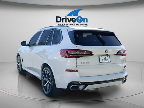 Used 2021 BMW X5 xDrive40i w/ M Sport Package image 4